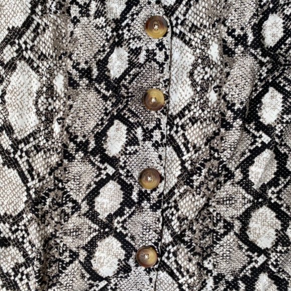 NWT Express Dolman Button Front Top - Picture 6 of 7